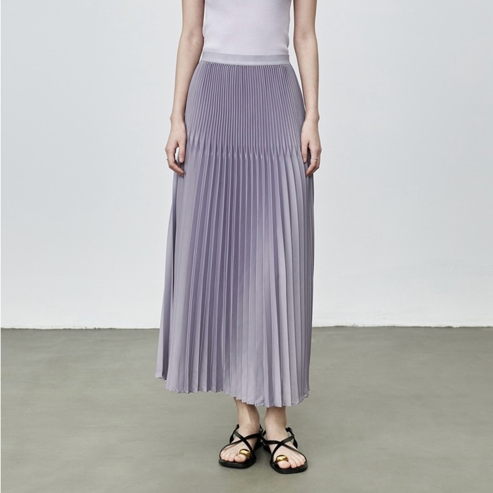 Elegant Lavender Pleated Skirt